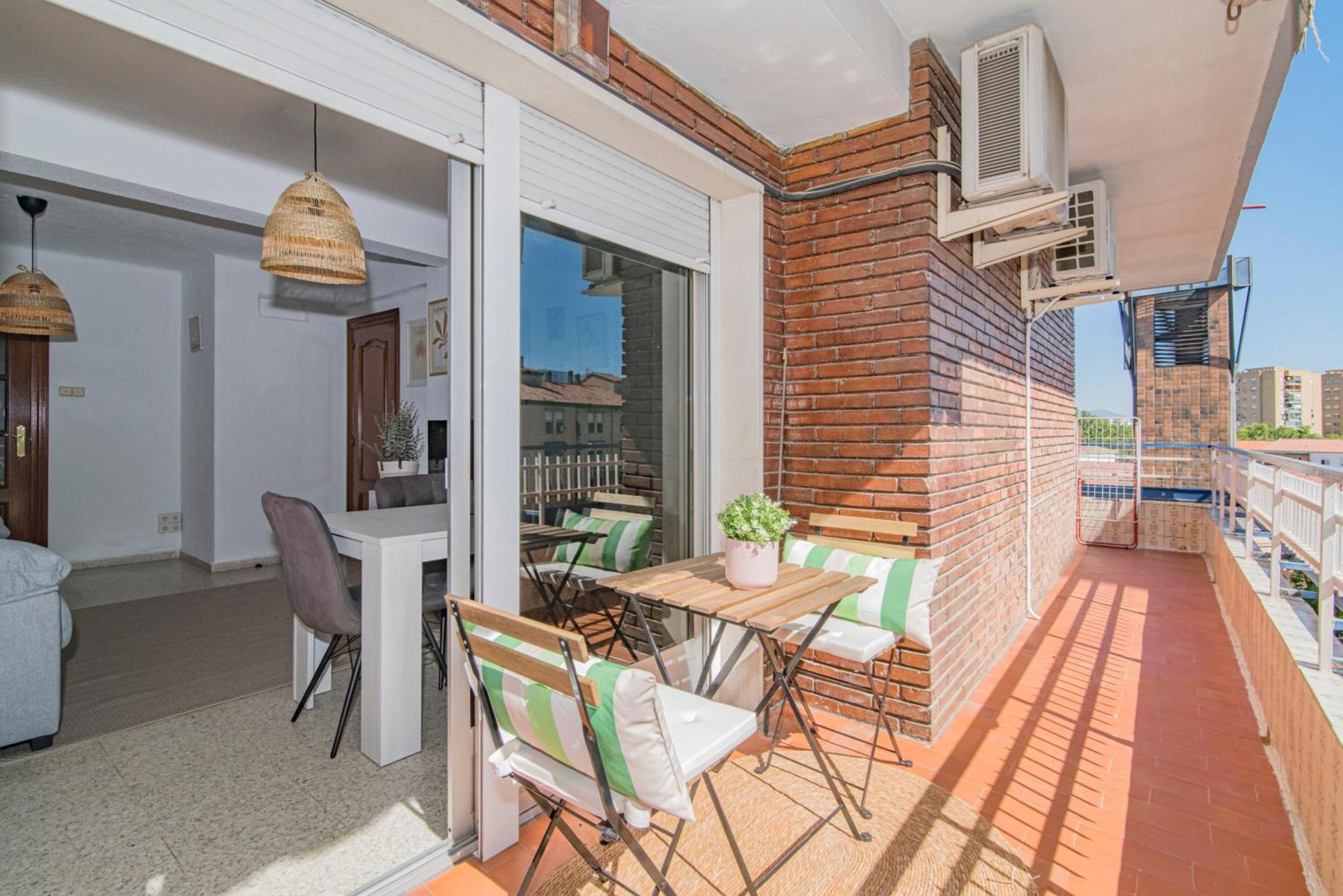 Delfin Retreat Con Terraza Junto A Parada De Metro กรานาดา ภายนอก รูปภาพ